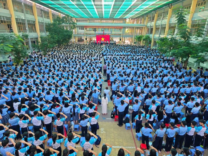 Trường THCS Phạm Hữu Lầu