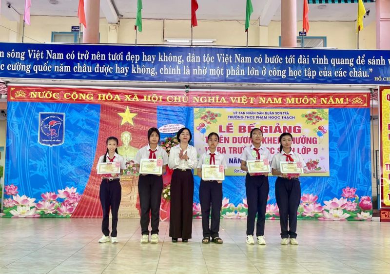 Trường THCS Phạm Ngọc Thạch