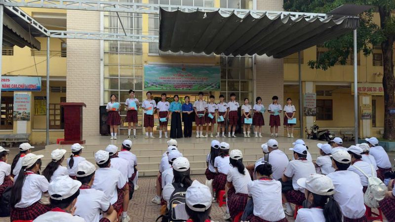 Trường THCS Phan Chu Trinh