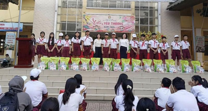 Trường THCS Phan Chu Trinh