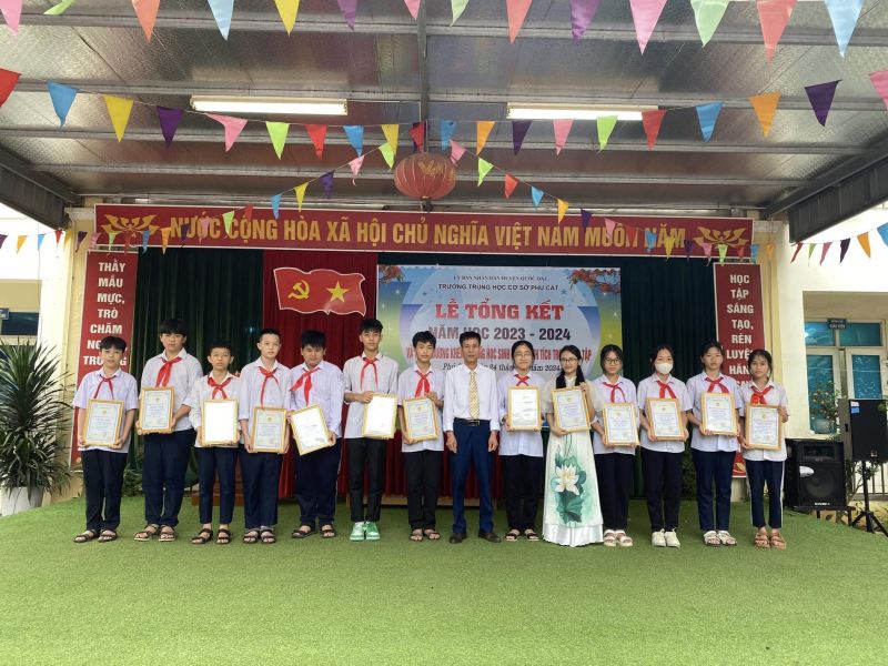 Trường THCS Phú Cát