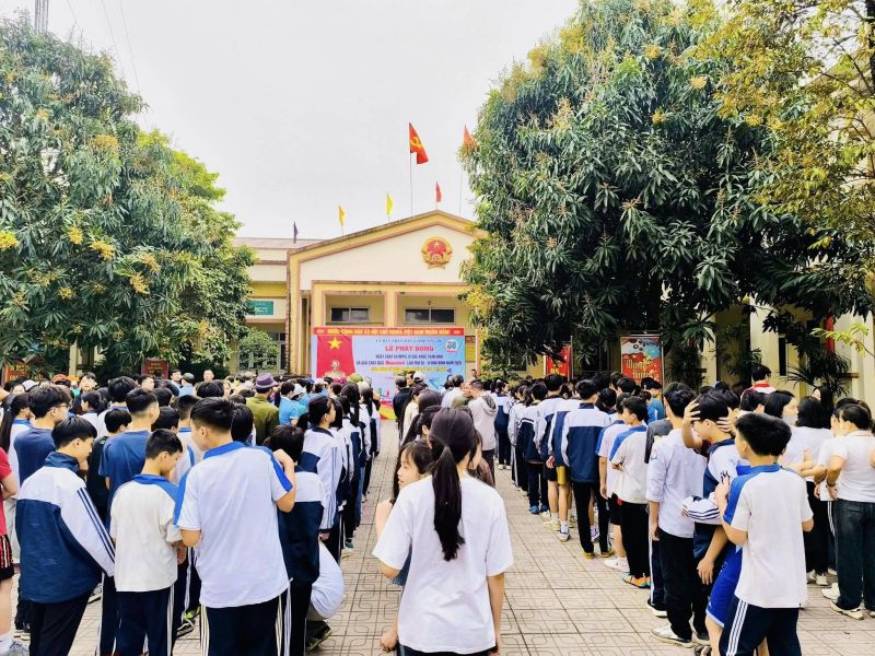 Trường THCS Phương Tú