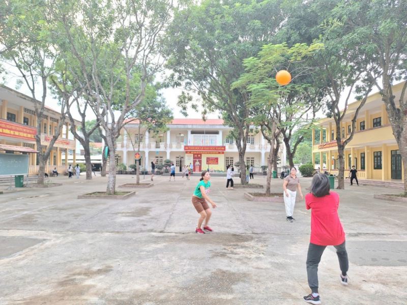 Trường THCS Quảng Cư