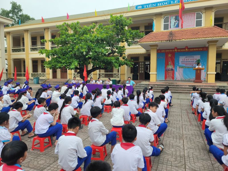 Trường THCS Quỳnh Hưng