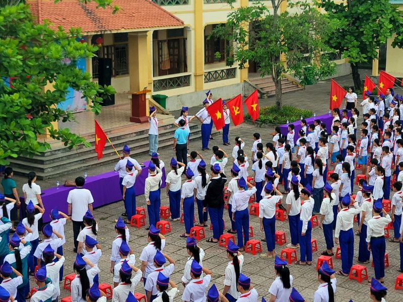 Trường THCS Quỳnh Hưng