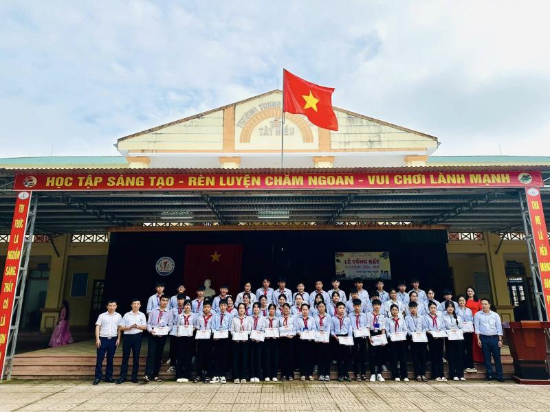 Trường THCS Tây Hiếu