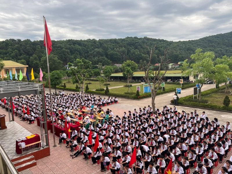 Trường THCS Tiến Thiết