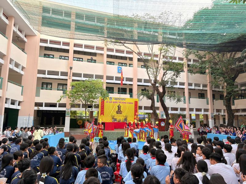 Trường THCS Trần Phú