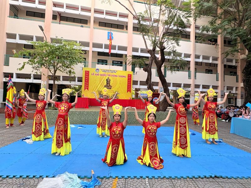Trường THCS Trần Phú