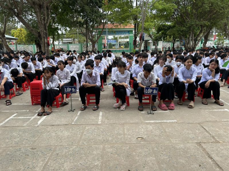 Trường THCS Trần Phú