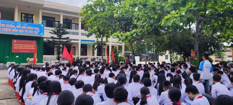 Trường THCS Trường Sơn
