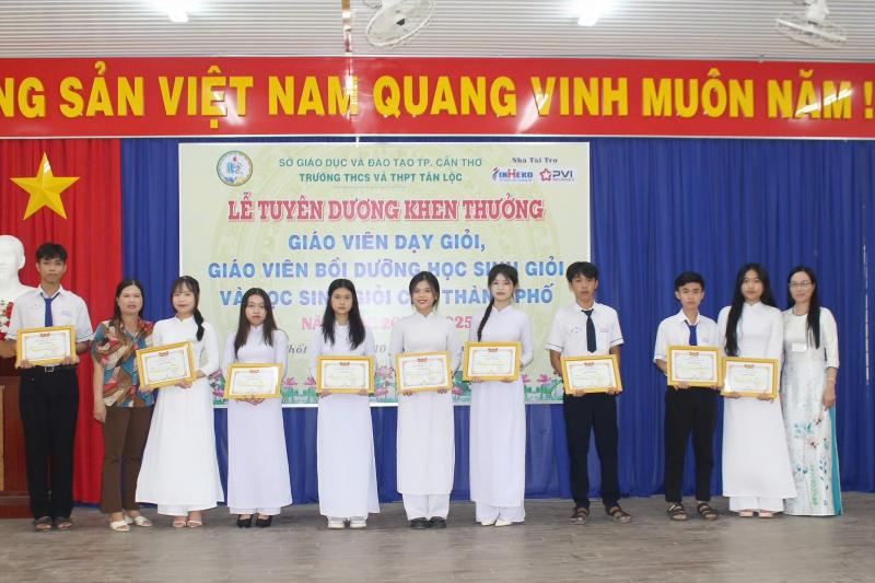 Trường THCS và THPT Tân Lộc