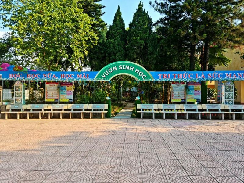 Trường THCS Văn Lang