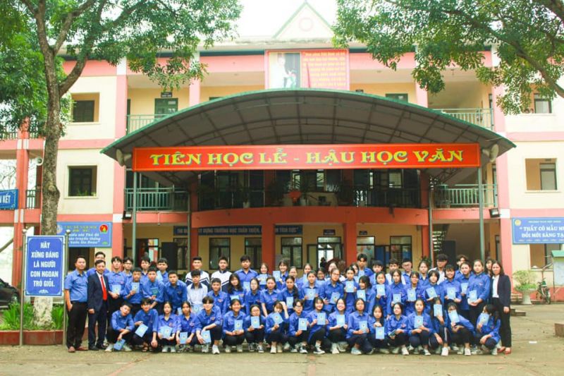 Trường THCS Việt Hùng