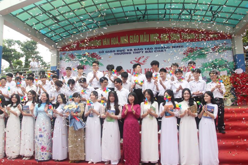 Trường THPT Bãi Cháy