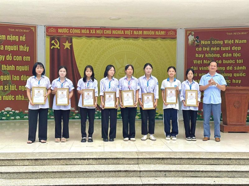 Trường THPT Bất Bạt
