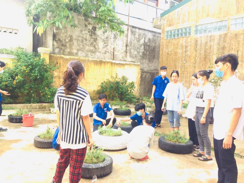 Trường THPT Bùi Thị Xuân