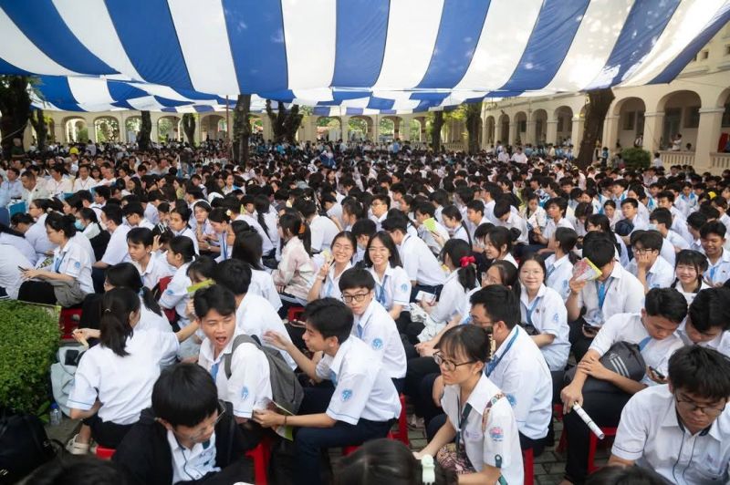 Trường THPT Chuyên Bình Long