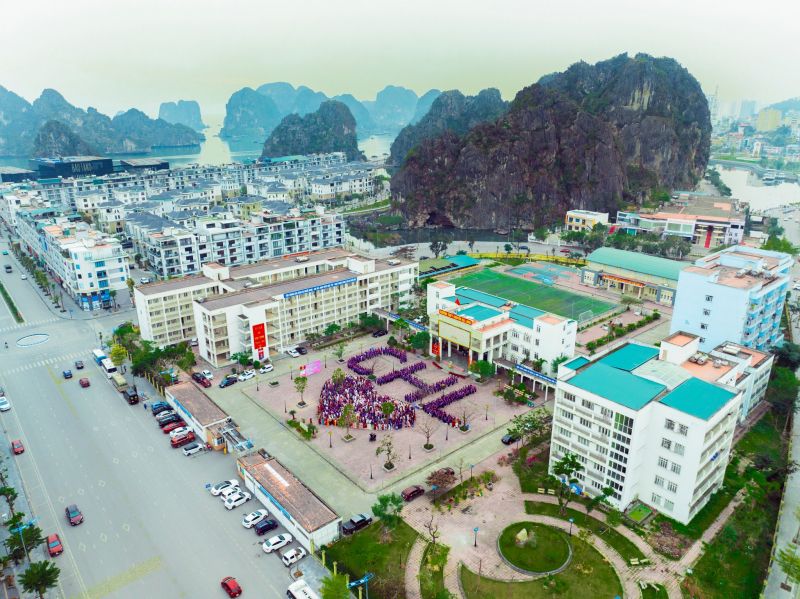 Trường THPT chuyên Hạ Long