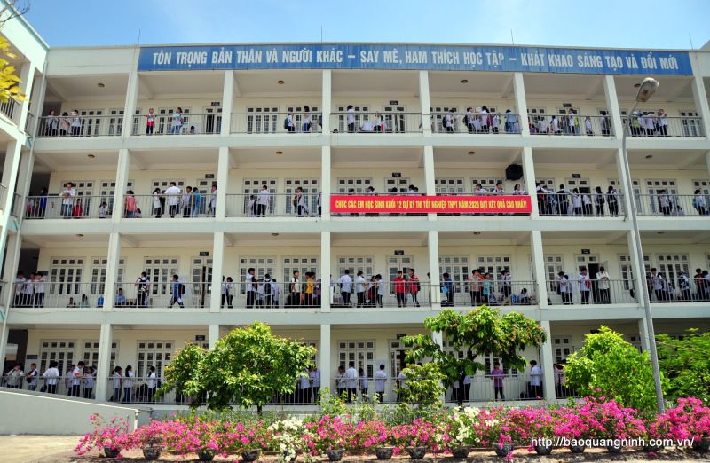 Trường THPT Chuyên Hạ Long - Quảng Ninh