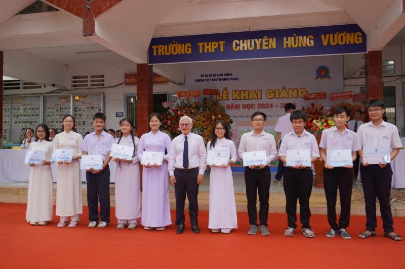 Trường THPT Chuyên Hùng Vương - Bình Dương