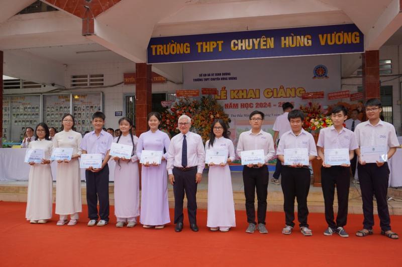 Trường THPT Chuyên Hùng Vương - Bình Dương