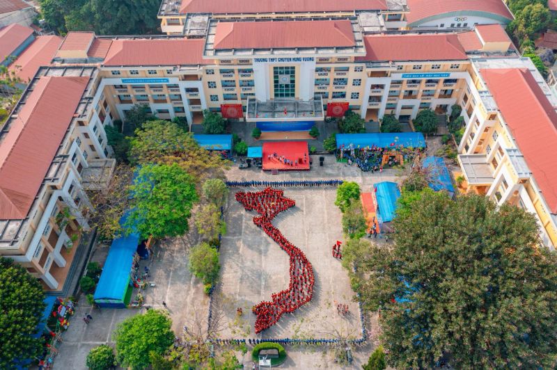 Trường THPT Chuyên Hùng Vương - Gia Lai