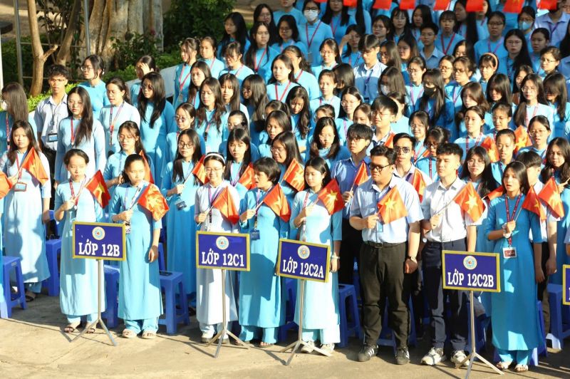 Trường THPT Chuyên Hùng Vương - Gia Lai