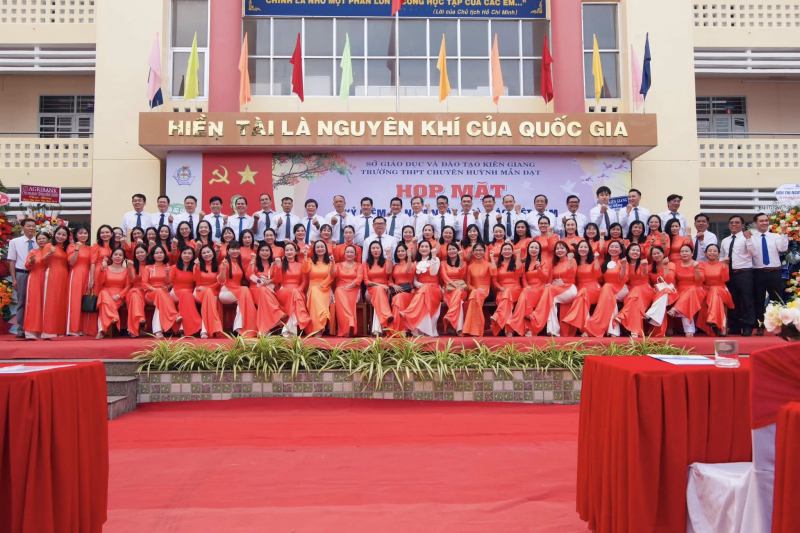 Trường THPT chuyên Huỳnh Mẫn Đạt