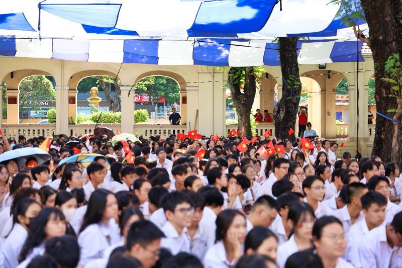 Trường THPT Chuyên Lê Hồng Phong