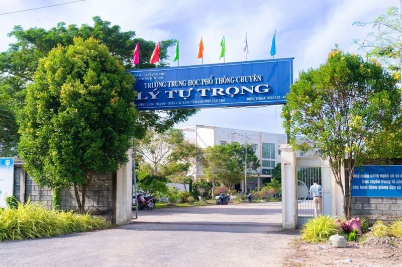 Trường THPT Chuyên Lý Tự Trọng