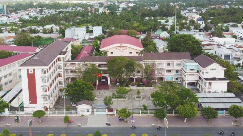 Trường THPT Chuyên Nguyễn Bỉnh Khiêm