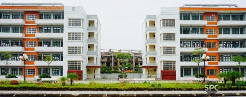 Trường THPT chuyên Nguyễn Huệ