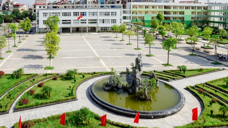 Trường THPT chuyên Nguyễn Huệ