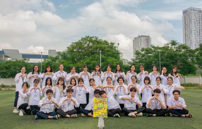 Trường THPT chuyên Nguyễn Huệ