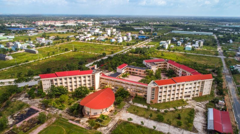 Trường THPT chuyên Phan Ngọc Hiển