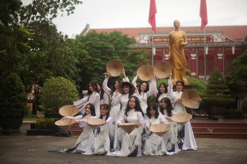 Trường THPT Chuyên Quốc học Huế