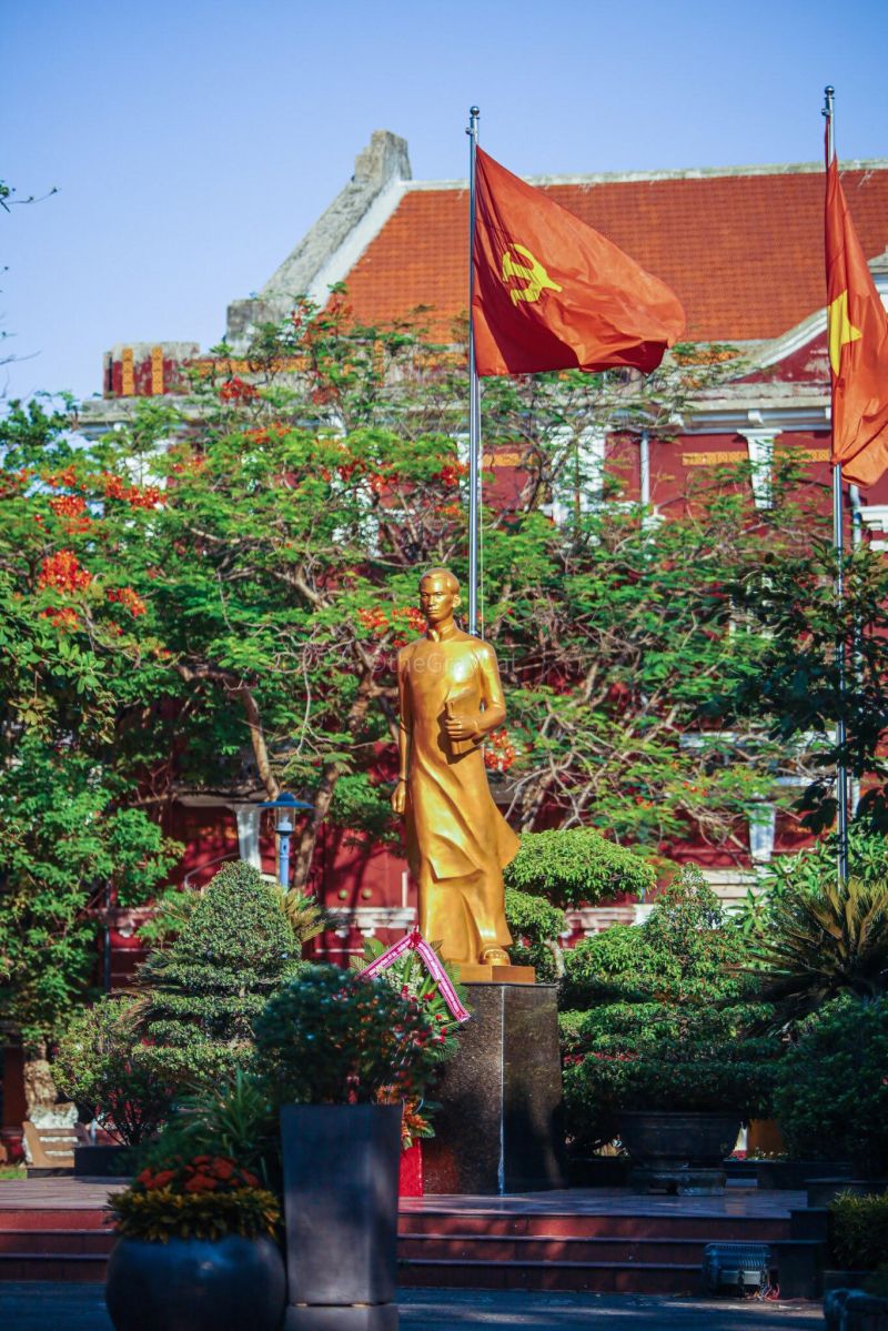 Trường THPT Chuyên Quốc Học Huế