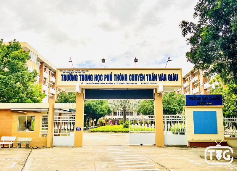 Trường THPT Chuyên Trần Văn Giàu