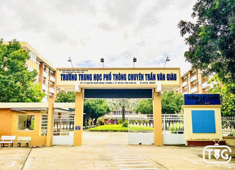 Trường THPT Chuyên Trần Văn Giàu