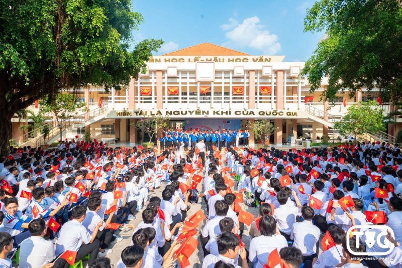 Trường THPT Chuyên Trần Văn Giàu