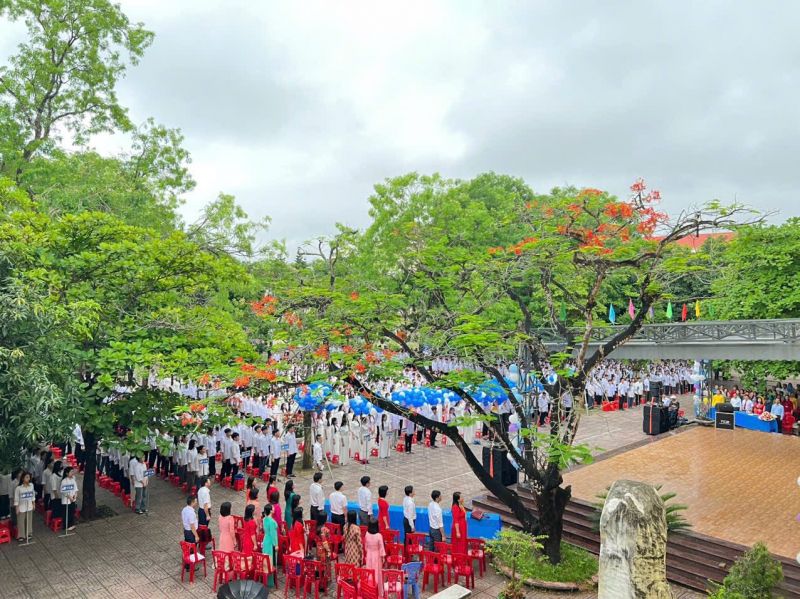 Trường THPT Diễn Châu 2