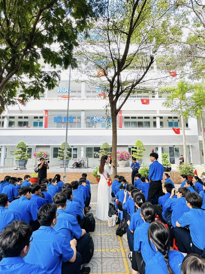 Trường THPT Đinh Tiên Hoàng