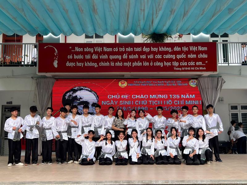 Trường THPT Đoàn Kết