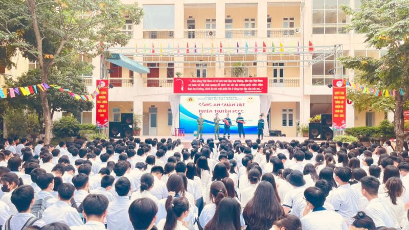 Trường THPT Đoàn Kết - Hai Bà Trưng