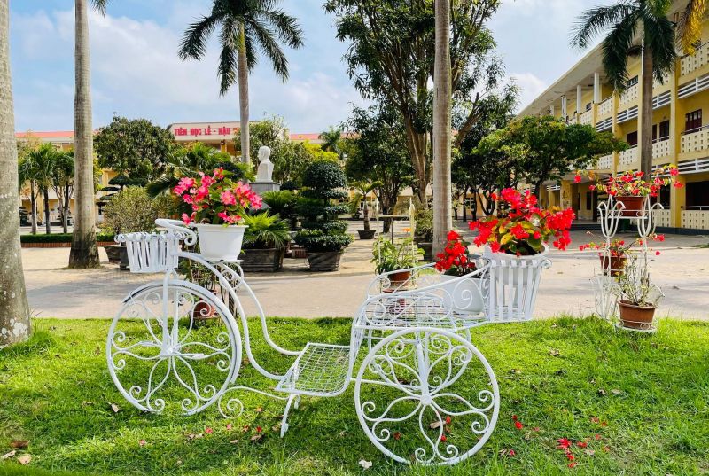 Trường THPT Hà Huy Tập