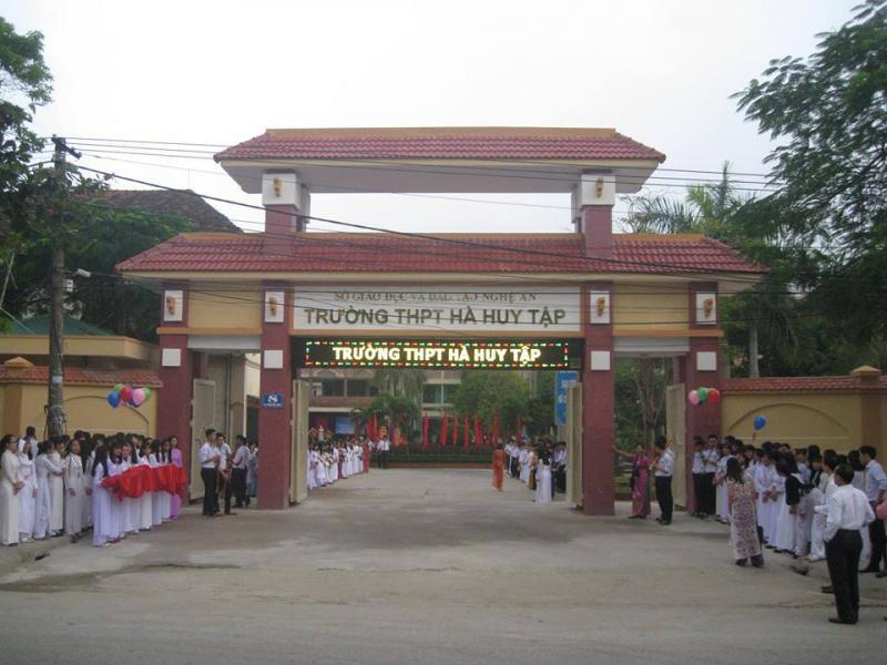Trường THPT Hà Huy Tập