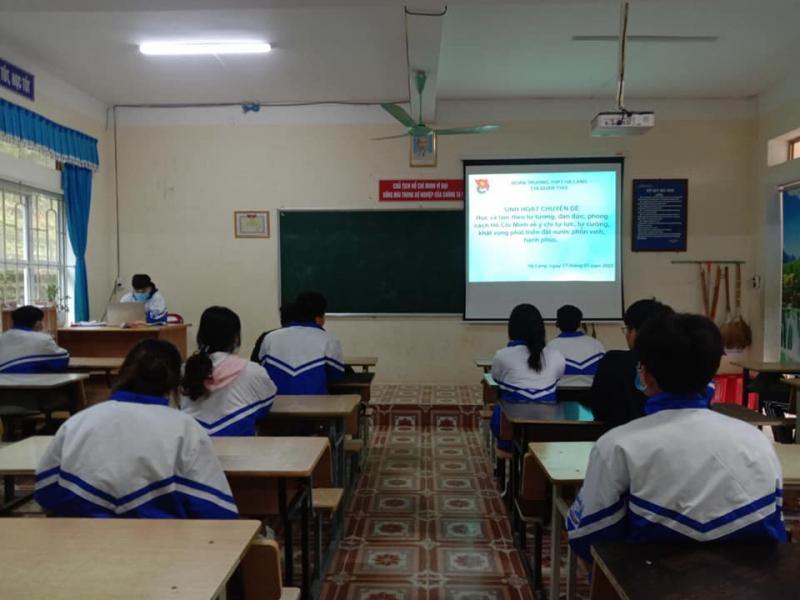 Trường THPT Hạ Lang