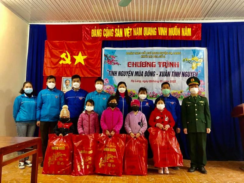 Trường THPT Hạ Lang