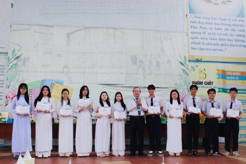 Trường THPT Hàn Thuyên